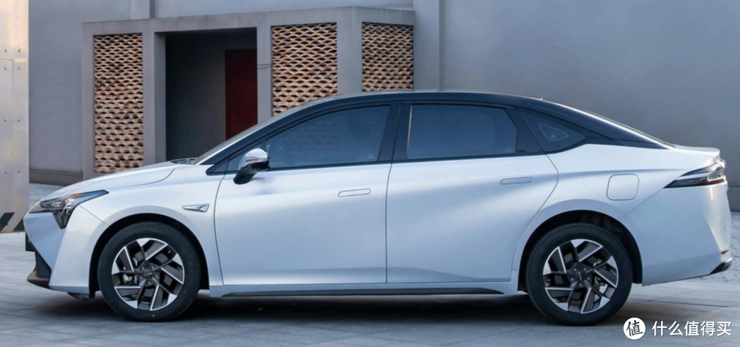 10万左右的车,燃油车和电车哪个用车成本低