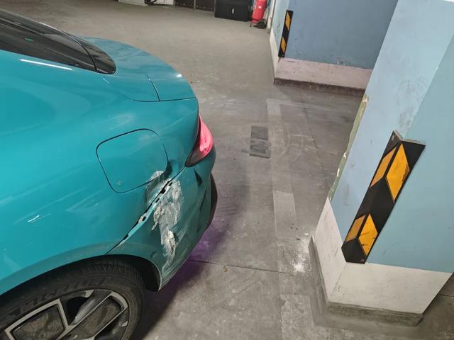 小米SU7智能电动车维修体验详解：成本高昂与性能之困